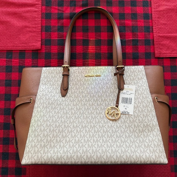 Michael Kors Gilly Large Drawstring travel tote - Picture 1 of 6